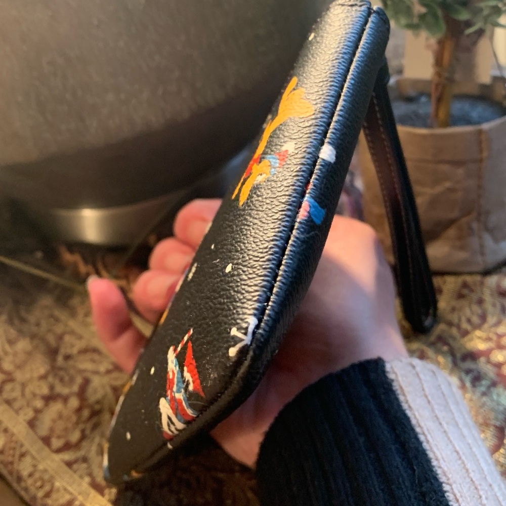 Authentic COACH Signature Coated leather Disney Xmas  print zip top wristlet - Picture 12 of 16